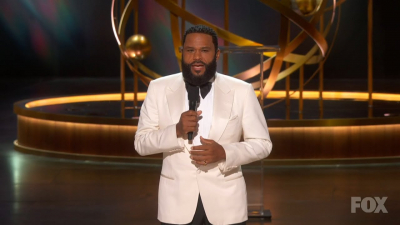 Anthony Anderson&#039;s Emmy Awards Monologue Triumph: A Rocking Performance with Mom and Travis Barker